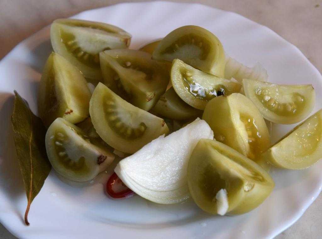 Зеленые помидоры на зиму в банках — 8 вкусных простых рецептов