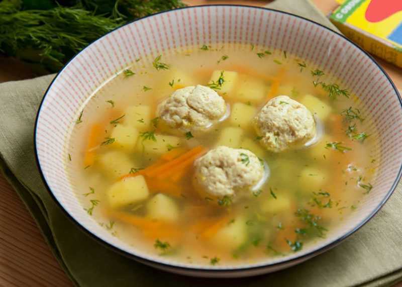 Томатный суп с фрикадельками (с пастой, с нутом и др.)