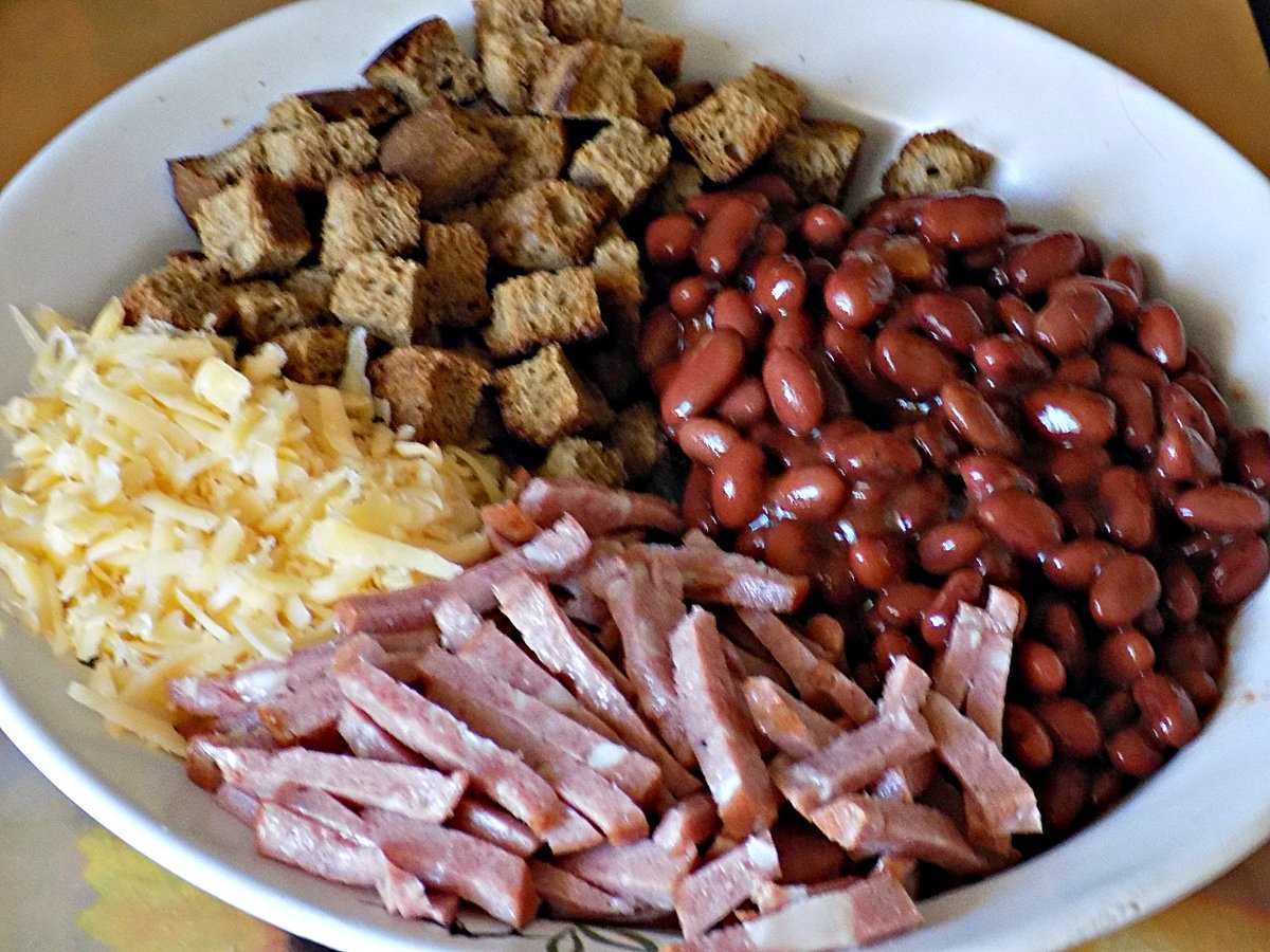 Салат ералаш с корейской морковкой рецепт. салат ералаш рецепт с картошкой фри. чипсы с колбасой