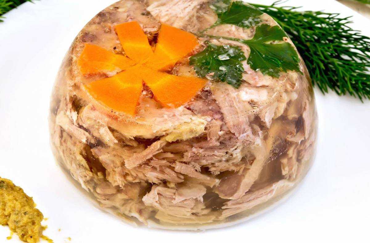 Холодец из свиных ножек с говядиной и курицей | 3 праздничных рецепта