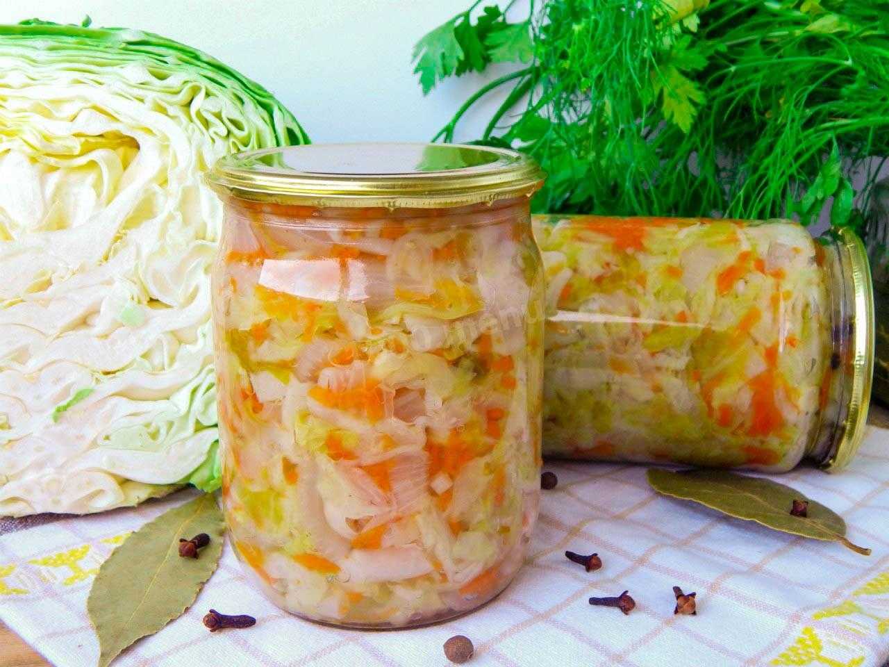 Салат из капусты на зиму в банках - 10 очень вкусных рецептов