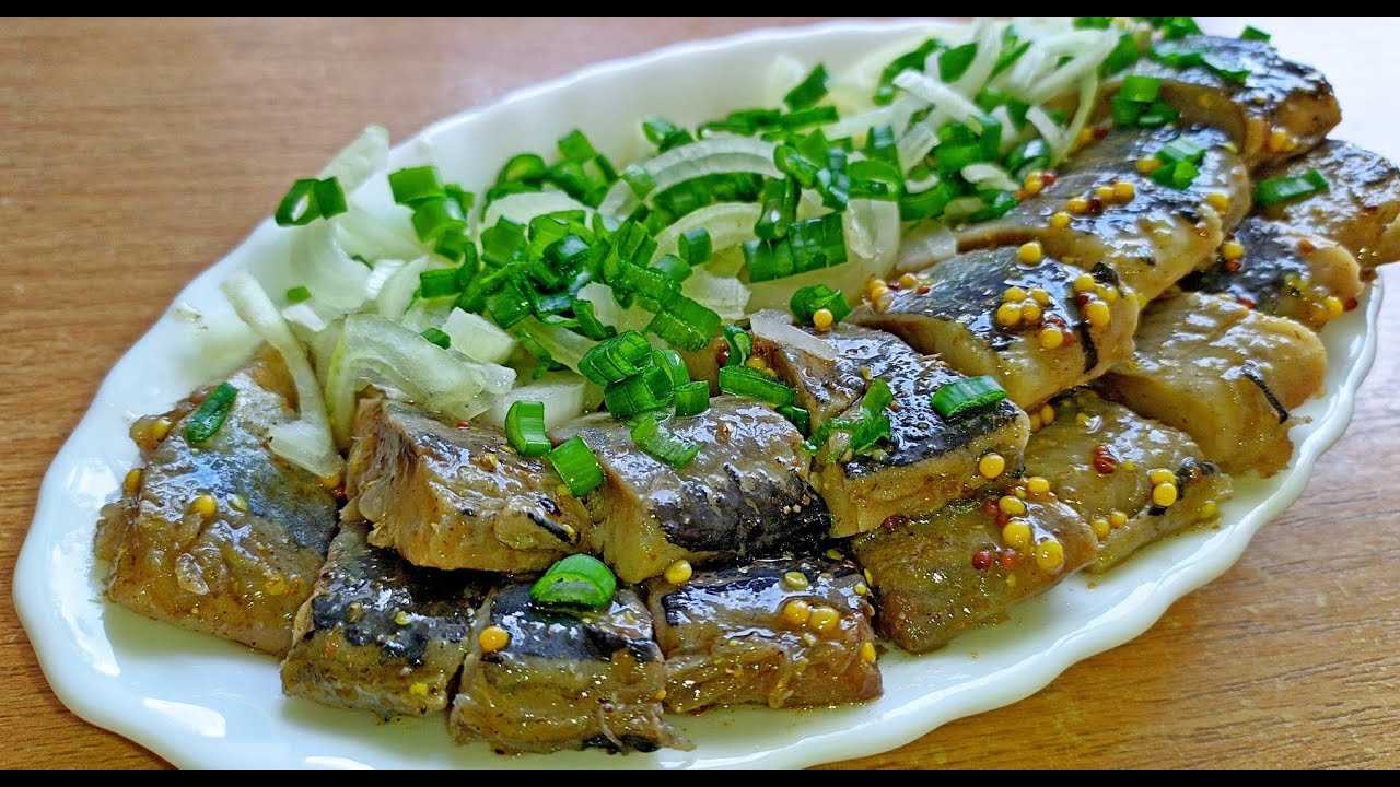 12 рецептов селедки с луком, которые украсят любой стол