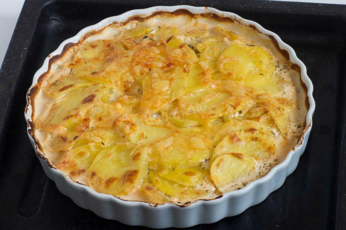 Картошка по-деревенски в духовке — простые и вкусные рецепты запеченного картофеля