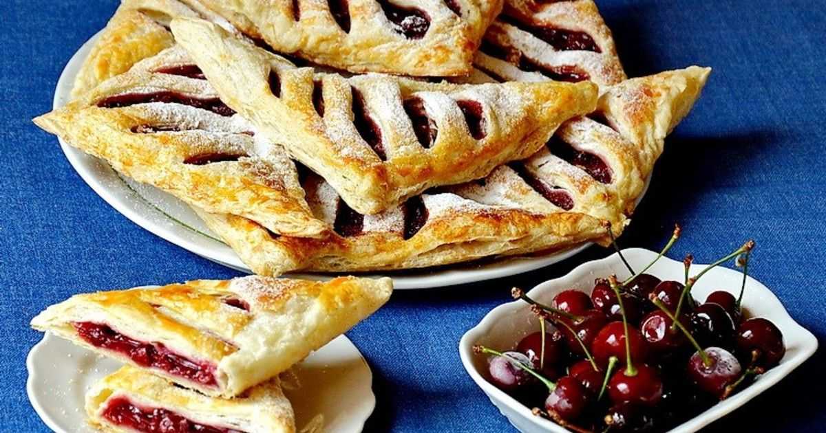 Круассаны с вишней из слоеного теста  рецепт с пошаговыми фото