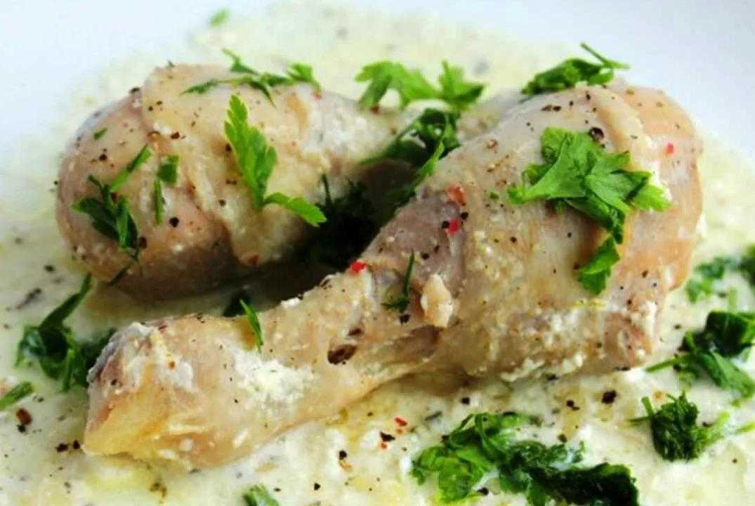 Курица в сметанном соусе с соусом песто | меню недели