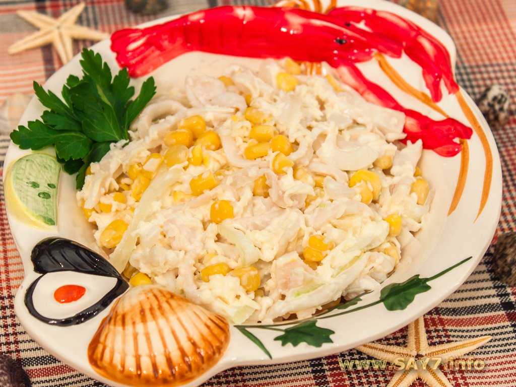 Салат с кальмарами — самые вкусные и простые рецепты