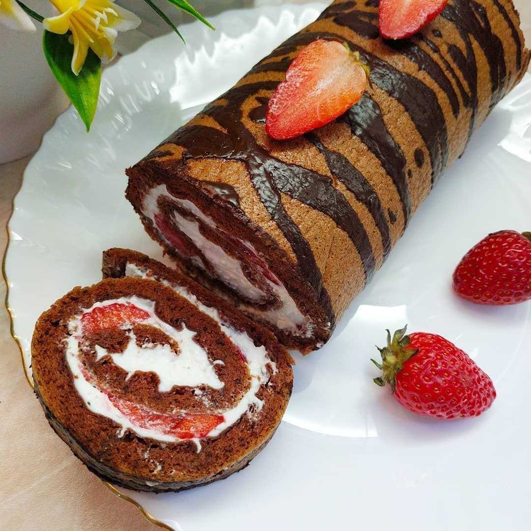 Рецепты салатов, первых блюд, закусок, вторых блюд, гарниров, закаток, выпечек, десертов и напитков | wowcook.net 
бисквитный рулет со взбитыми сливками. рецепт бисквитного рулета в домашних условиях.