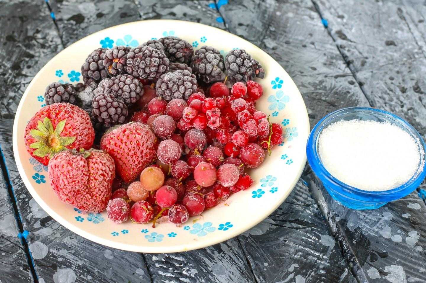 Компот из замороженной вишни — 5 простых рецептов вишневого компота