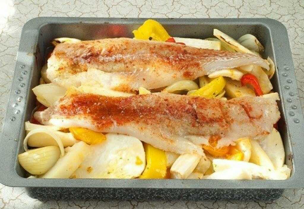 Как приготовить минтай в духовке — простые и самые вкусные рецепты
