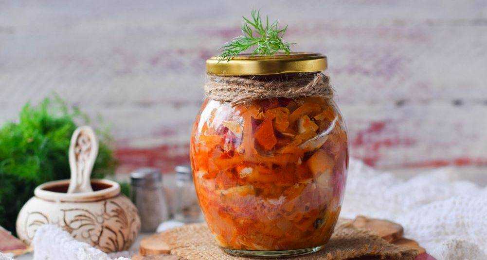 Готовим салат из скумбрии с овощами на зиму - рецепты консервации