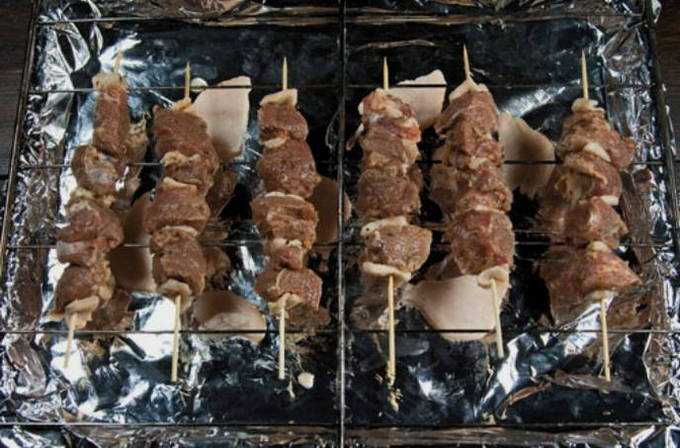 Как вкусно приготовить дома шашлык в духовке
