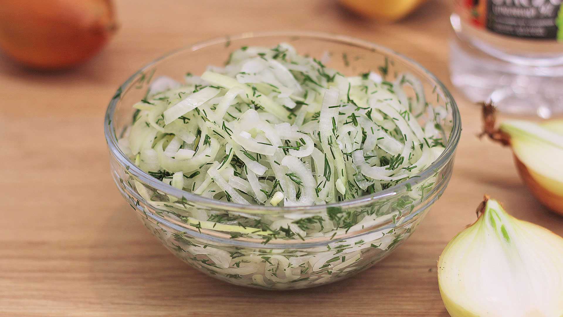 Как быстро и вкусно замариновать лук уксусом?