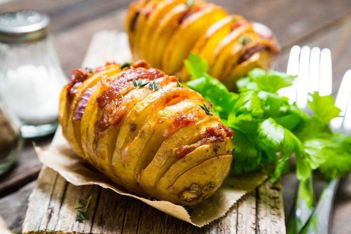 Картошка с беконом – 7 рецептов, как приготовить в духовке, на сковороде и мультиварке