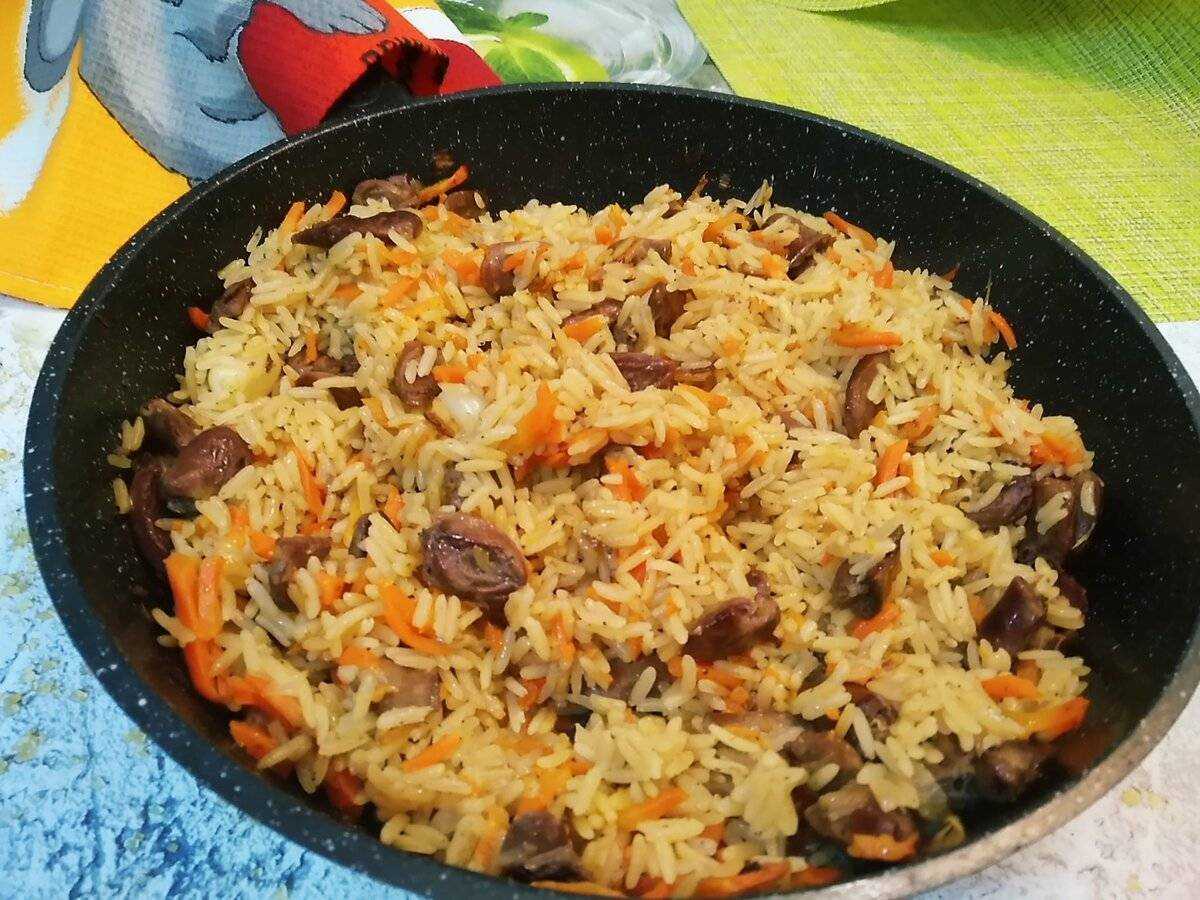 Рассыпчатый плов с курицей на сковороде и в казане по пошаговому рецепту