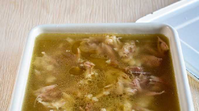 Как сварить вкусный холодец из свиных ножек и курицы