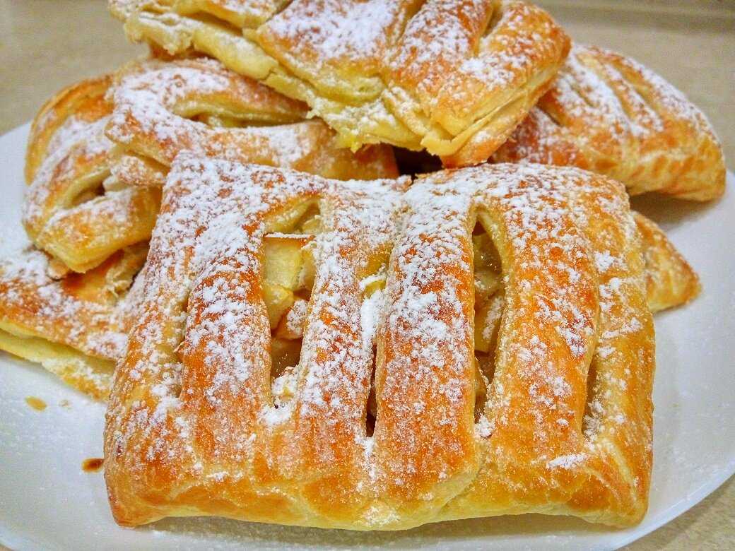 Розочки и косички: выпечка из слоеного бездрожжевого теста