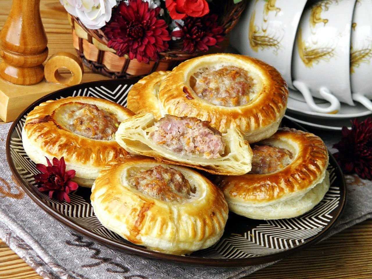 Слоеные пирожки с мясом пошаговый рецепт быстро и просто от ирины наумовой