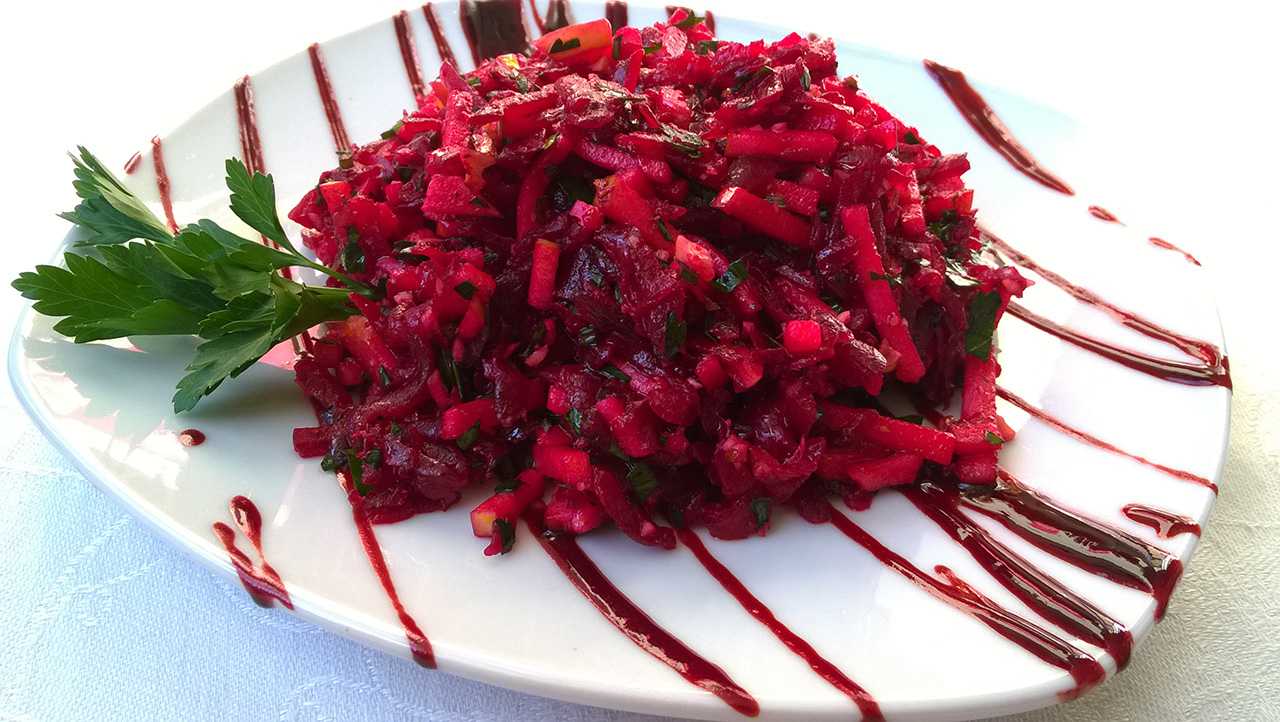 Салат с вареной свеклой — 11 вкусных и простых рецептов