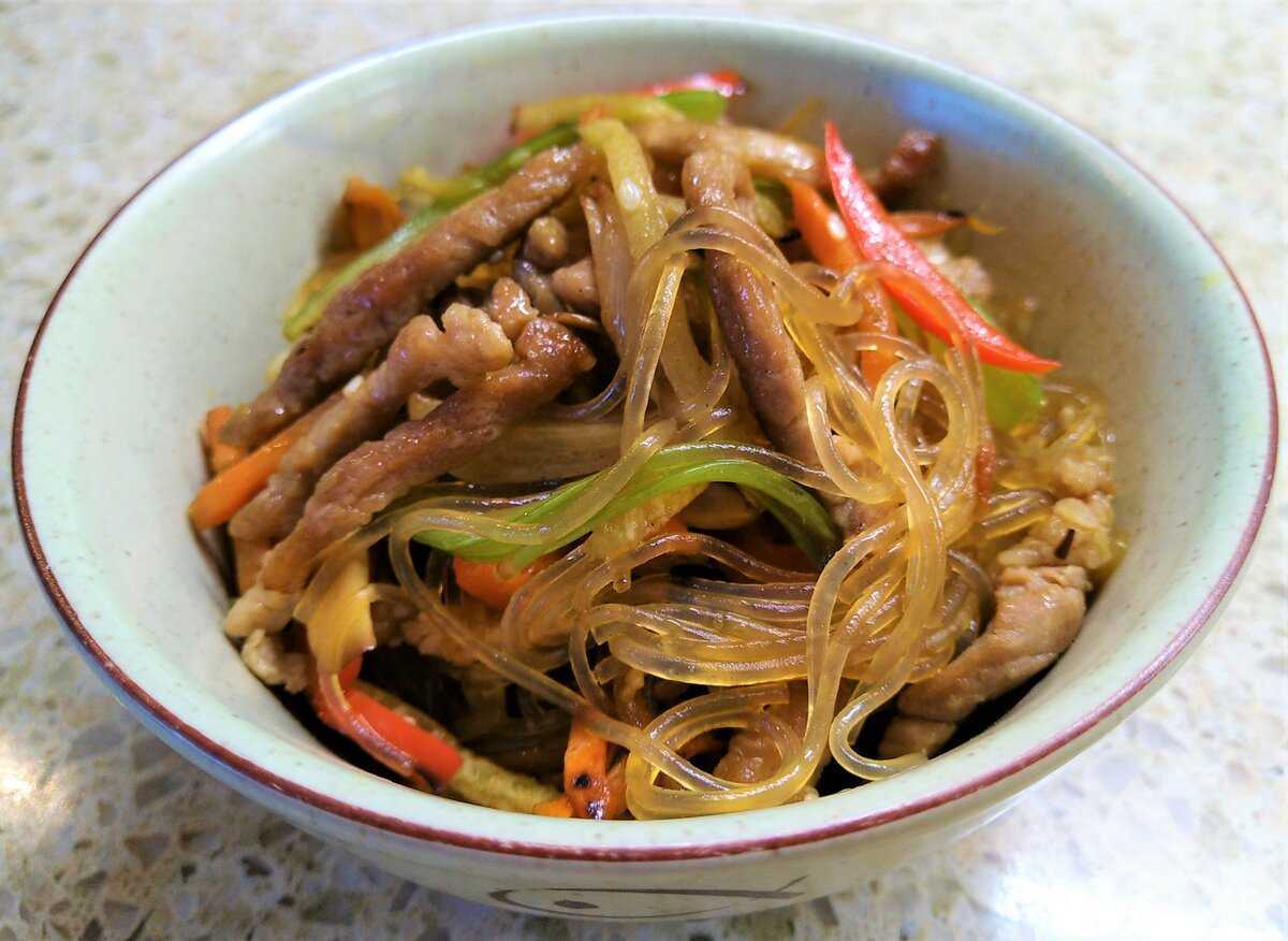 Фунчоза с курицей и овощами
