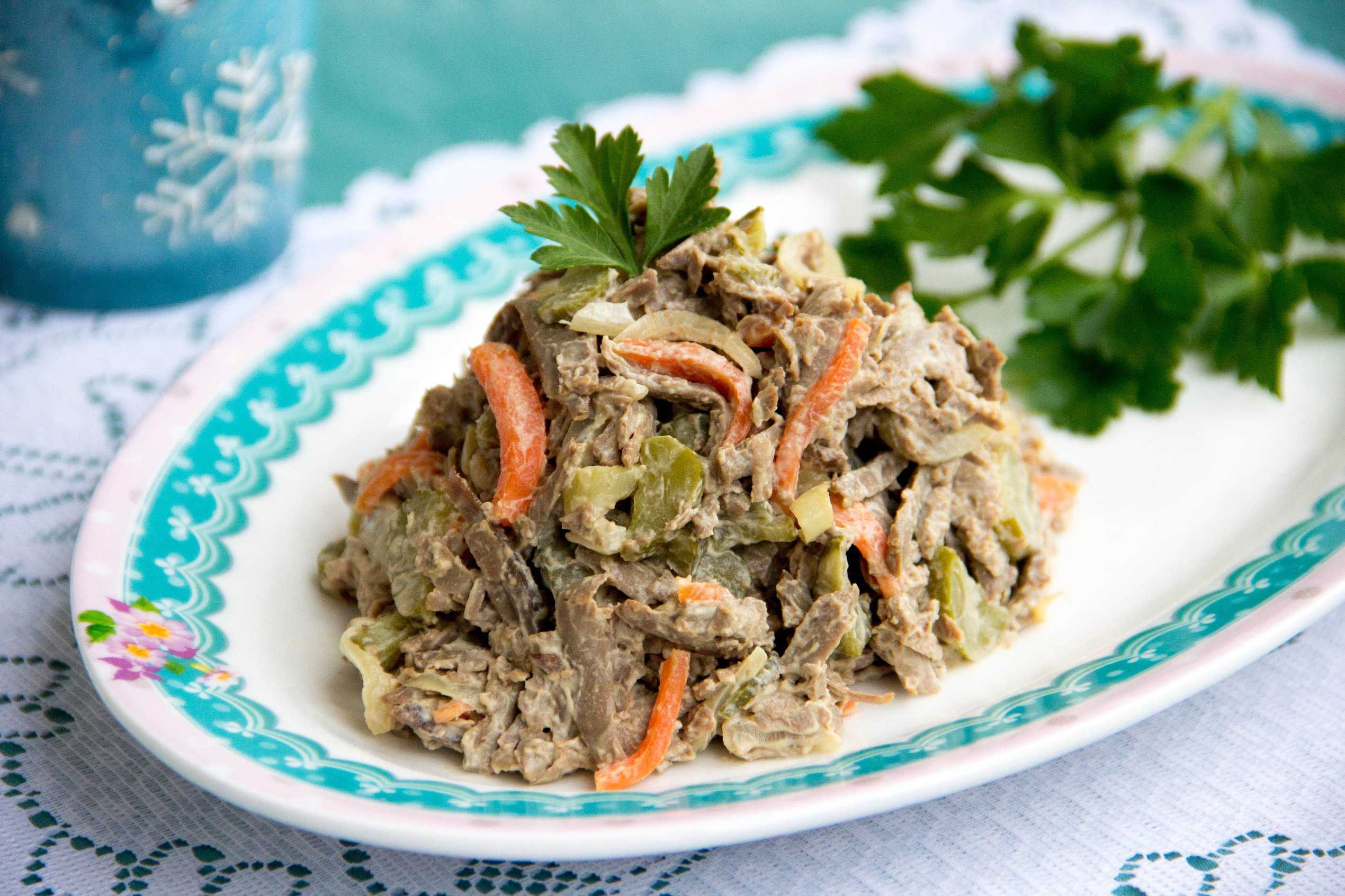 Салат «обжорка» с печенью – 7 вкусных рецептов приготовления