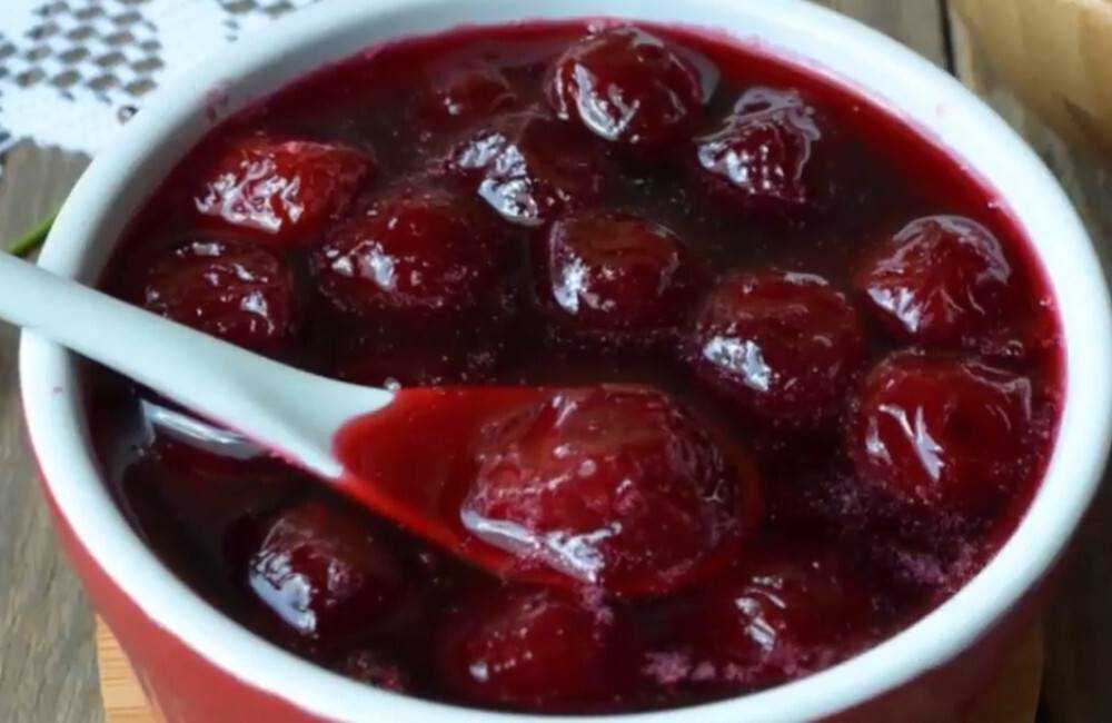 Варенье из вишни с косточками на зиму — 8 простых рецептов