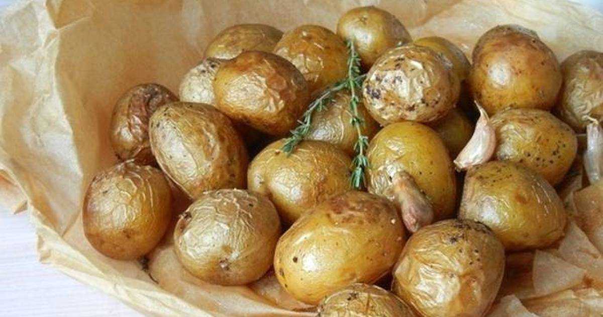 Картошка по-деревенски в духовке — простые и вкусные рецепты запеченного картофеля
