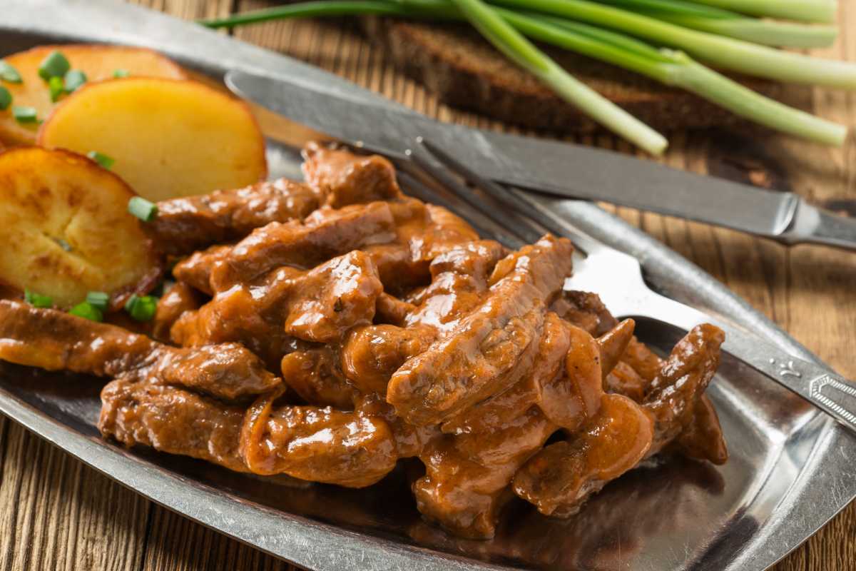 Бефстроганов из свинины – самые вкусные и простые рецепты