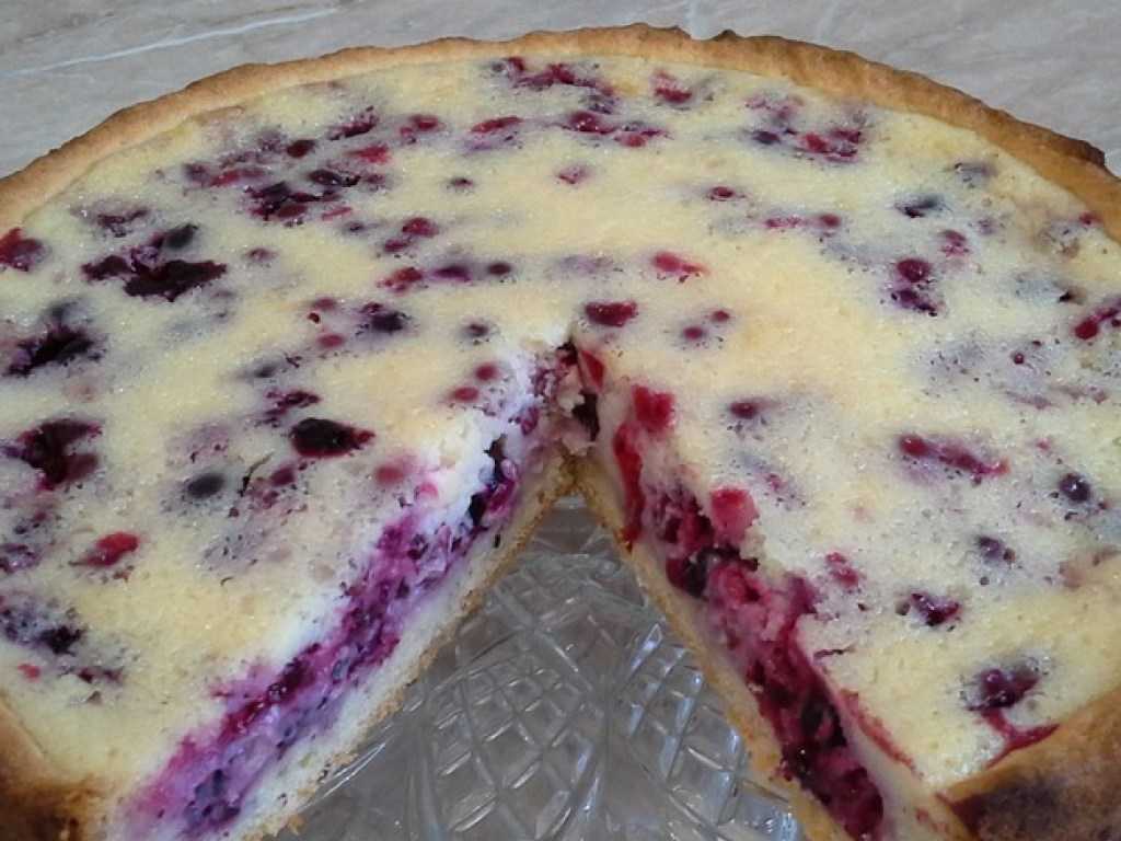 Рецепты пирога из творога с клубникой: 4 самых вкусных варианта