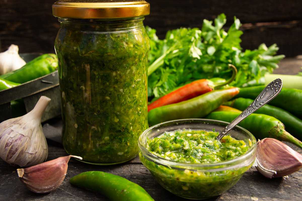 Аджика из помидор и чеснока – рецепты самой вкусной аджики в домашних условиях