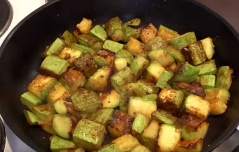 Кабачки жареные с чесноком: 5 вкусных рецептов