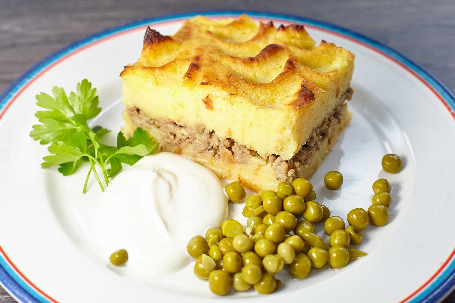 Классическая картофельная запеканка с фаршем в духовке