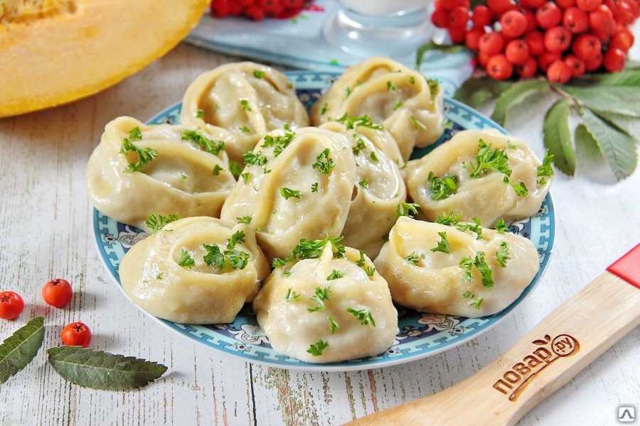 Как приготовить манты со свининой и куриным филе + видео-рецепт