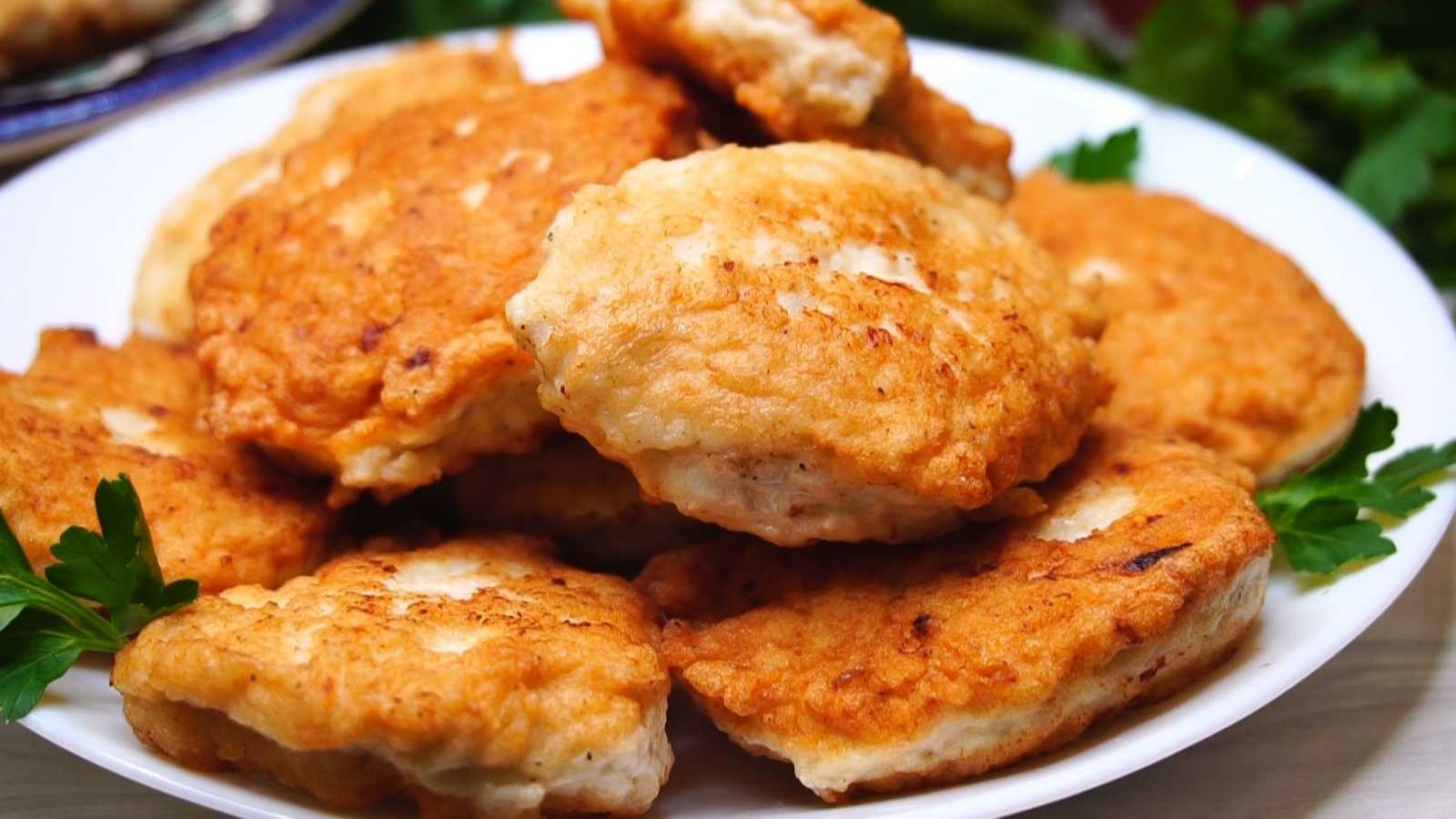 Сочные и аппетитные домашние оладьи из куриной грудки с зеленью