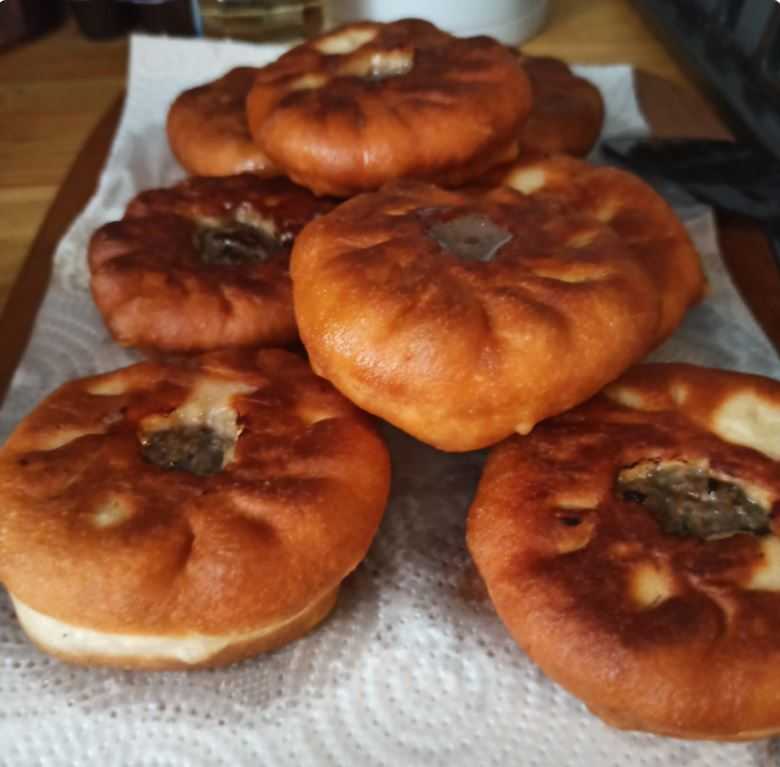 Как приготовить беляши с мясом — рецепты сочных, пышных, жареных на сковороде беляшей
