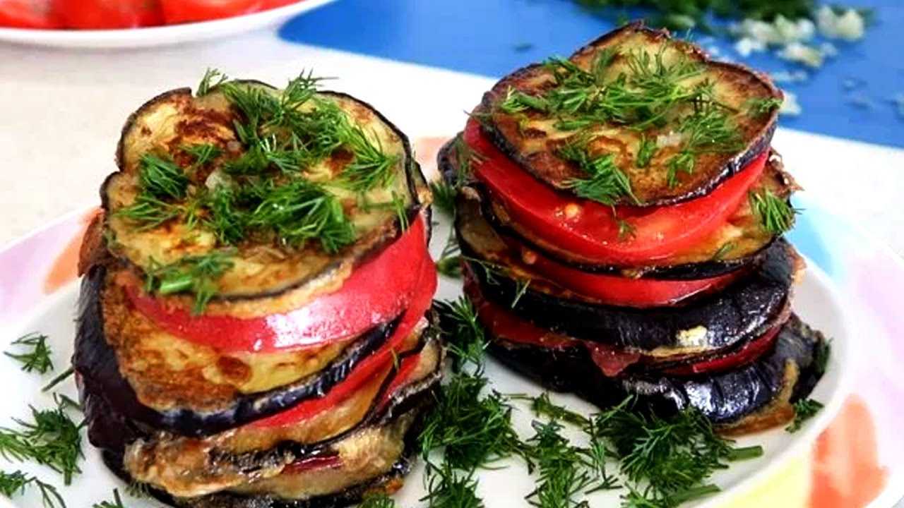 Запеченные баклажаны в духовке с помидорами и сыром: 6 рецептов