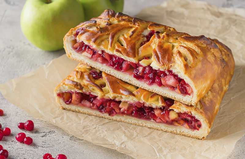 Пирог с брусникой и сметаной – 10 рецептов выпечки