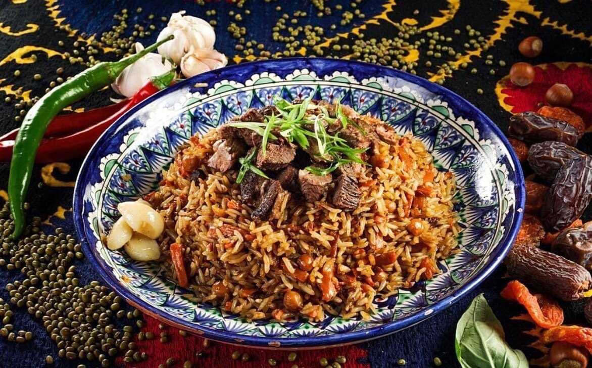 Плов по-узбекски с курицей в казане с рассыпчатым рисом — 2 вкусных рецепта с фото и видео