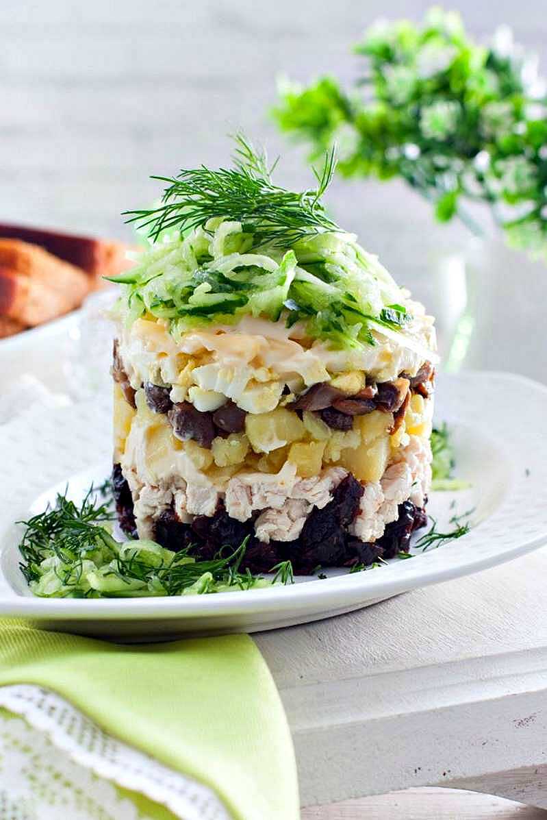 Салат с копченой курицей и огурцом свежим – 7 очень вкусных рецептов