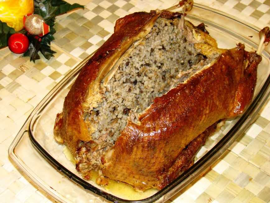 Утка с белыми грибами, гречкой и соусом из портвейна