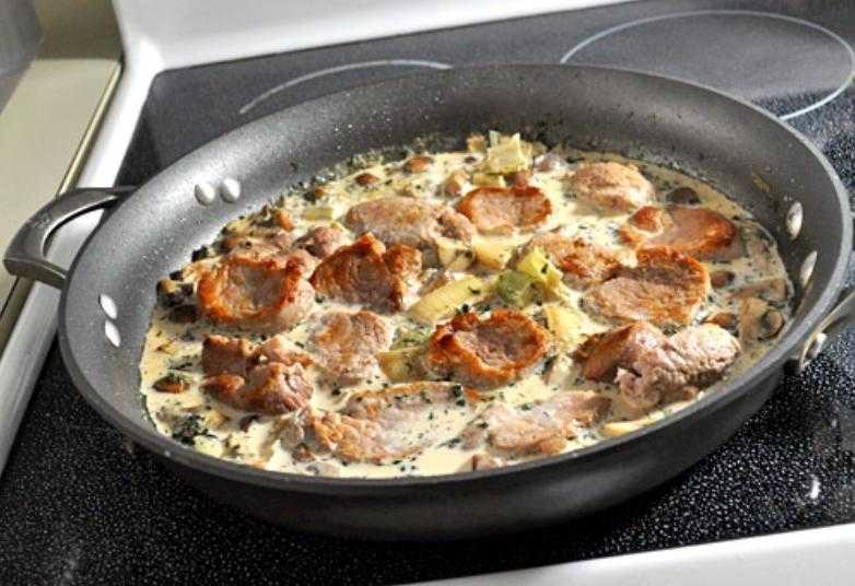 Гуляш из свинины с подливкой. как приготовить, чтобы мясо было мягким и сочным?
