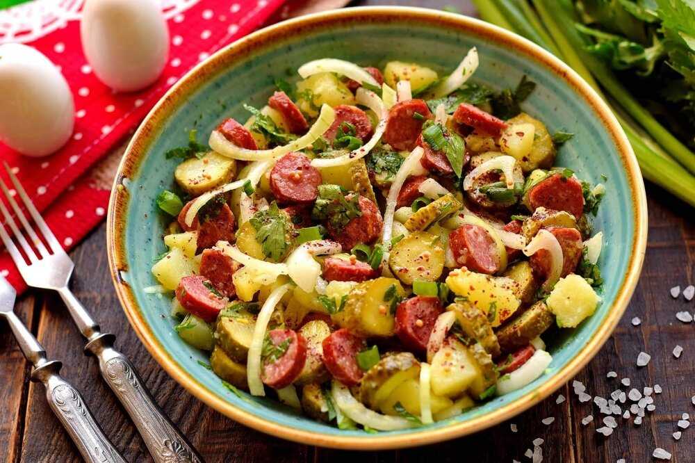 Картошка по-охотничьи с колбасками