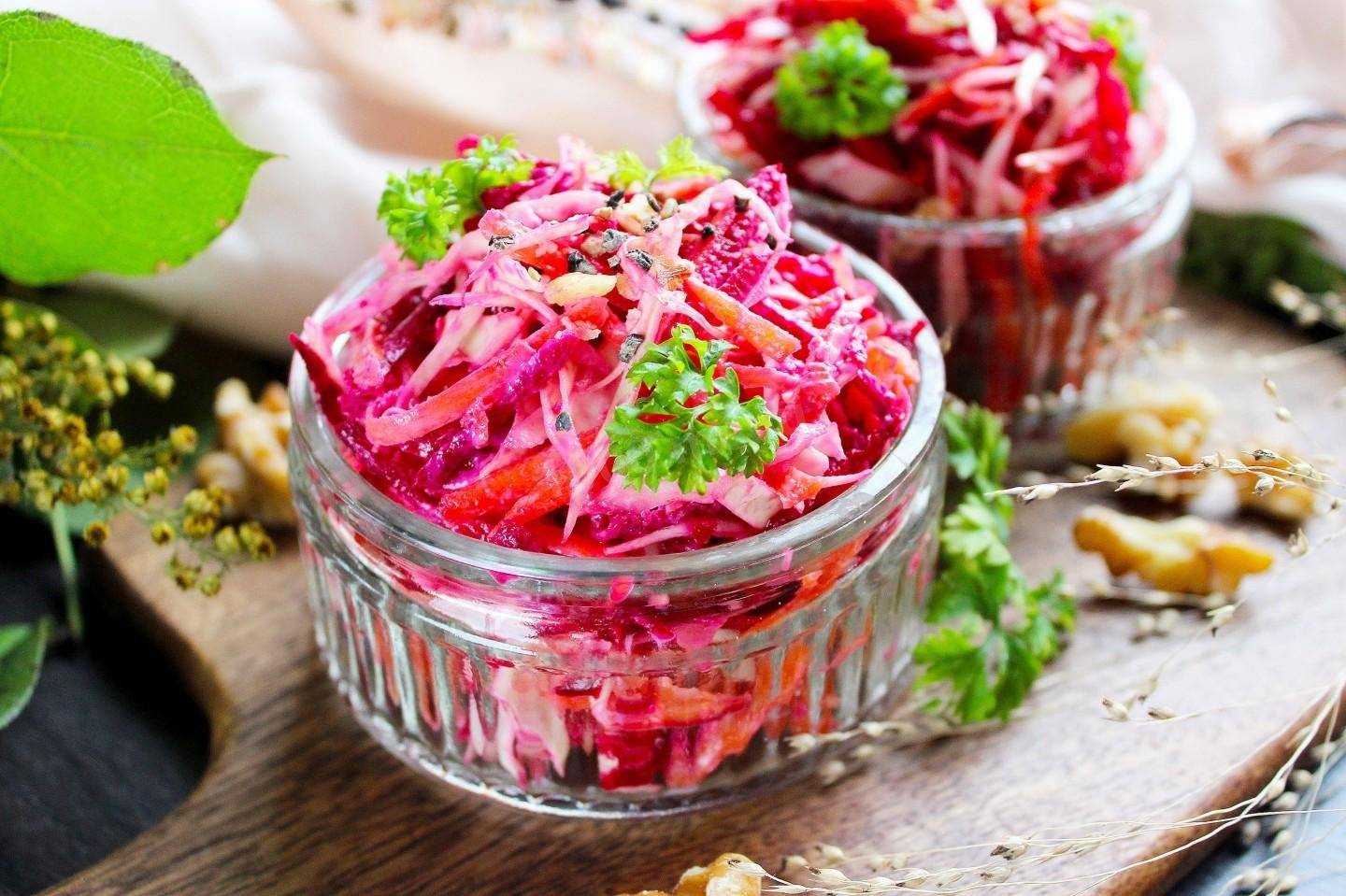 Вкусная квашеная капуста быстрого приготовления со свеклой