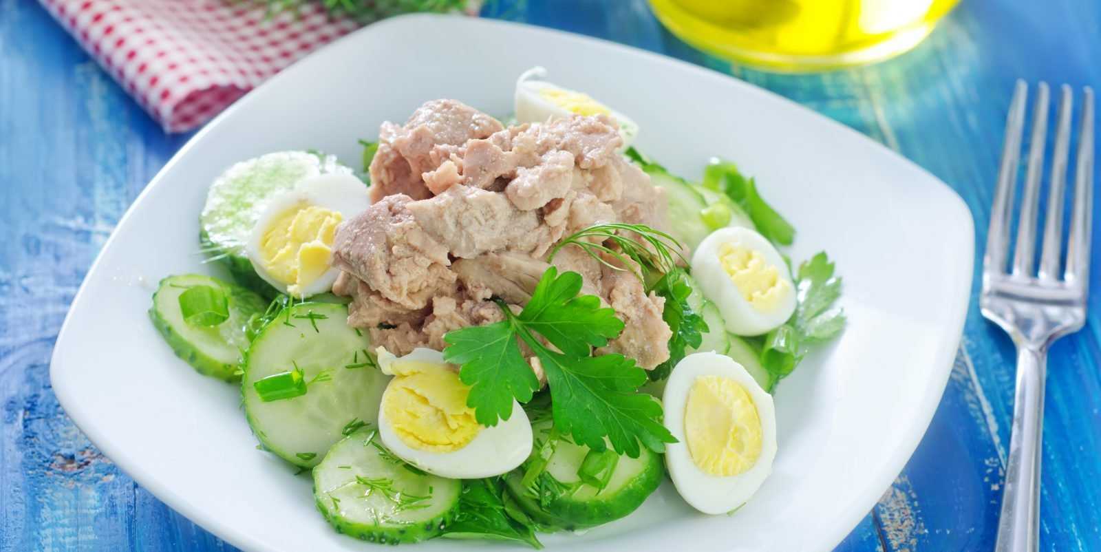 Салат из печени трески с яйцом и красивой подачей
