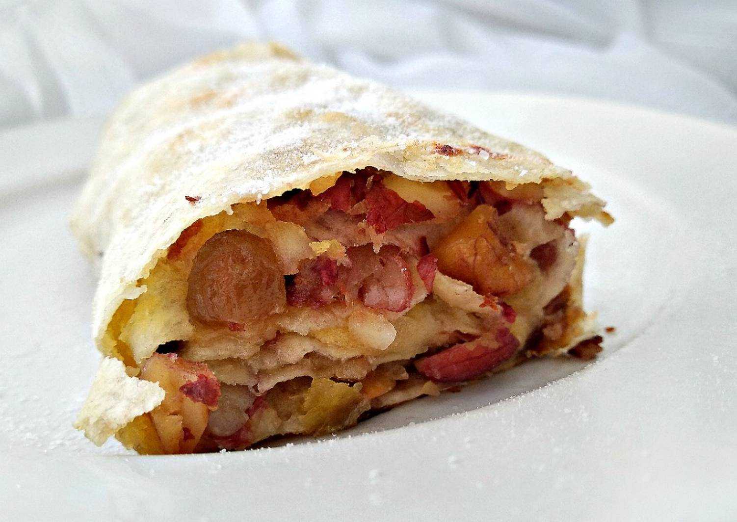 Штрудель из лаваша с творогом и яблоками - 10 пошаговых фото в рецепте