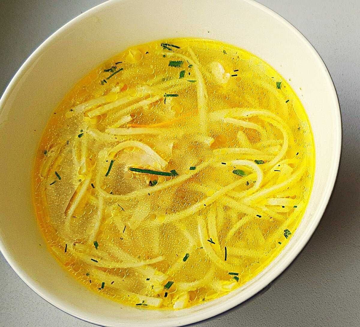 Самый домашний суп — куриный, с лапшой (3 рецепта)