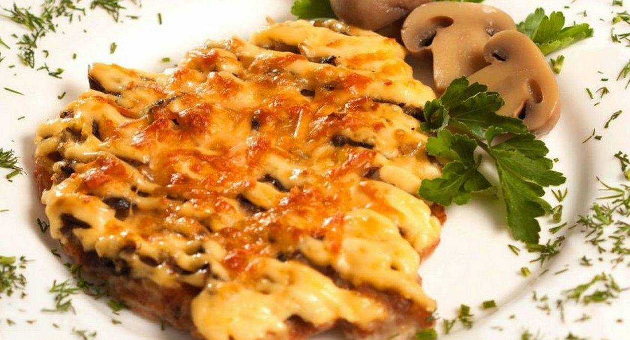 Мясо по-французски – классическое блюдо из свинины, запеченное в духовке (самые вкусные рецепты)