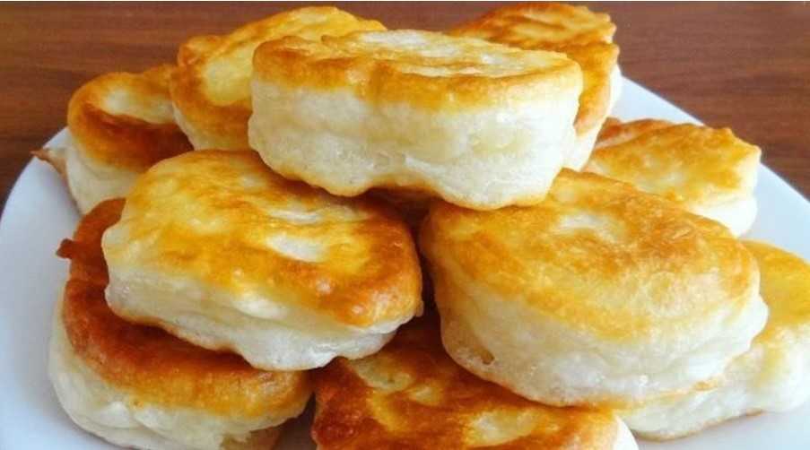Пышные оладьи с яблоками на кефире