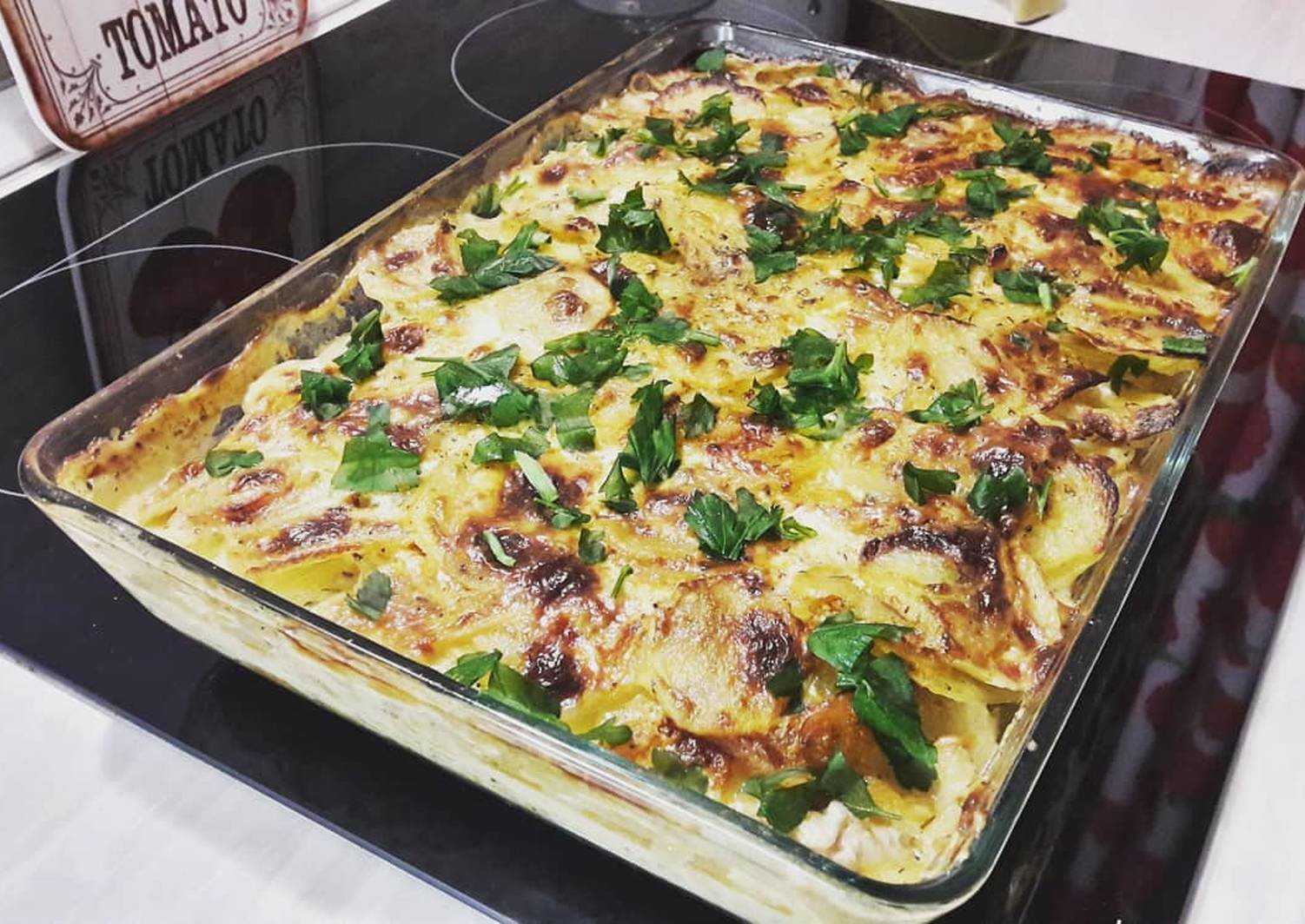 Овощная запеканка с кабачками и курицей приготовленная в духовке