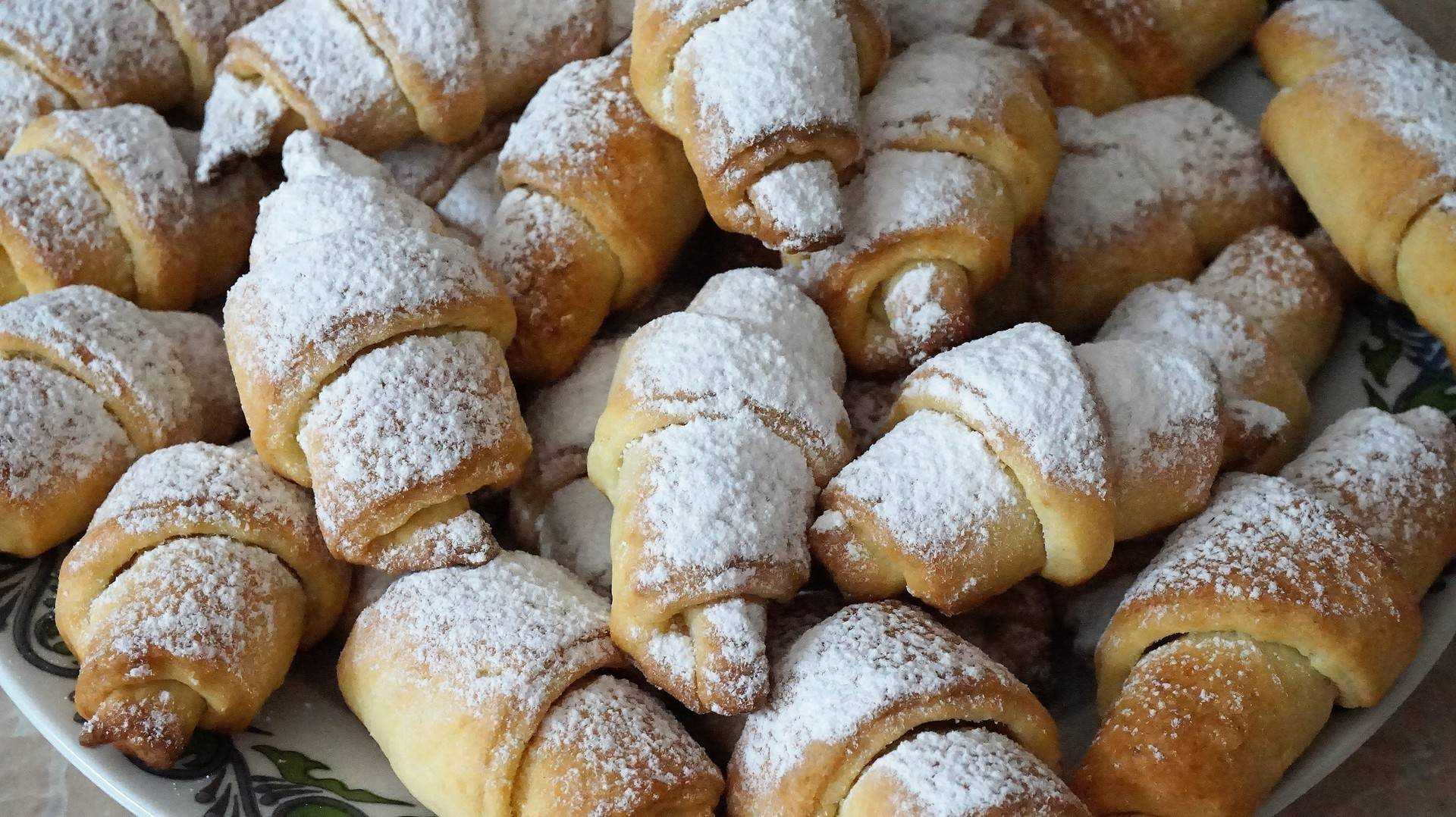 Как приготовить вкусные рогалики с повидлом в духовке – 6 пошаговых рецептов с фото
