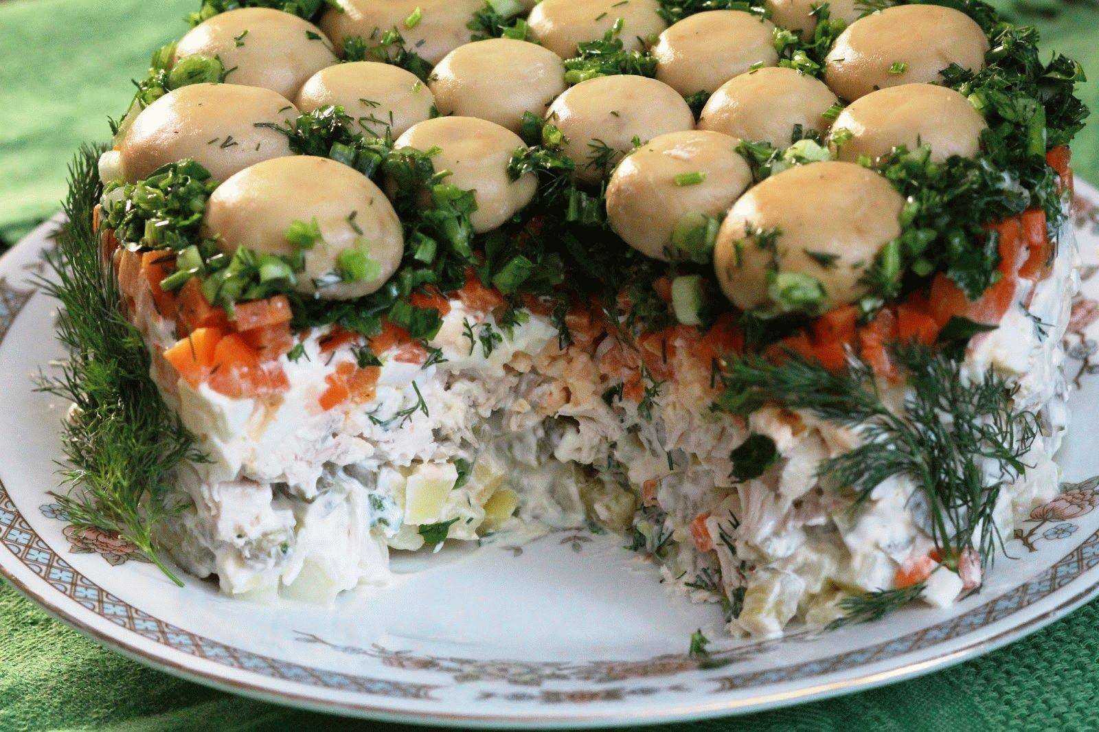 Салаты из консервированных шампиньонов: вкусные рецепты, простые в приготовлении